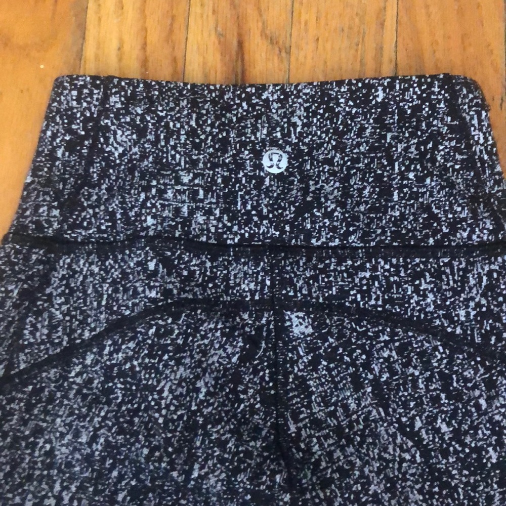 Lululemon Patterned ‘23 length croppish Leggings